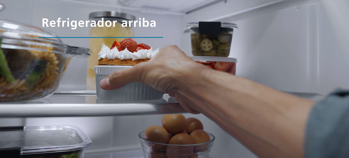 Elaborados en cristal templado que resiste hasta 25 kgs. Nuestro gabinete cuenta con niveles para acomodar las bandejas de acuerdo a la necesidad y tamaños de los alimentos.  